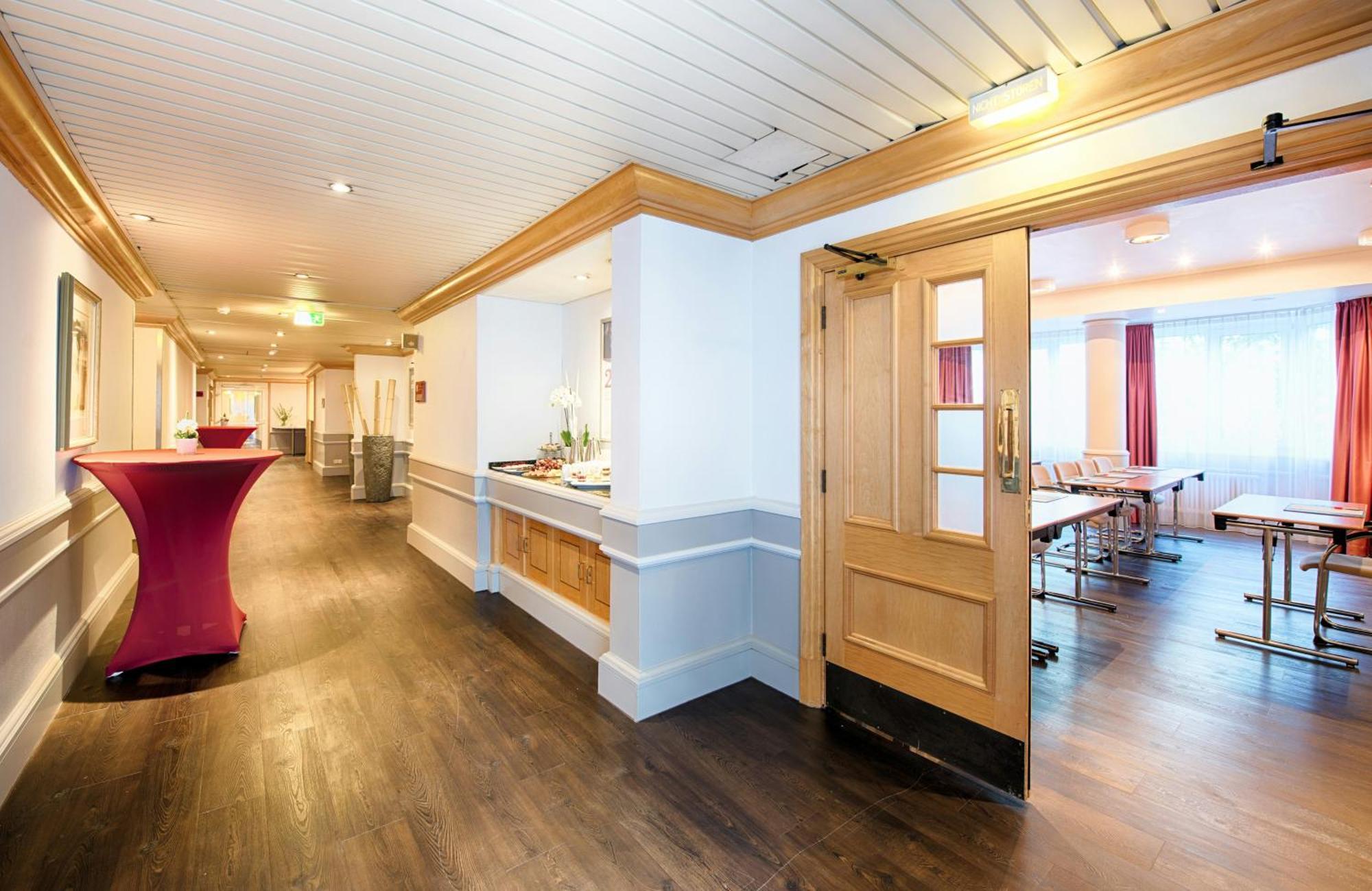 Leonardo Center Hotel 4*