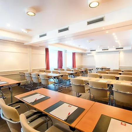 Hotel Leonardo Center 4*
