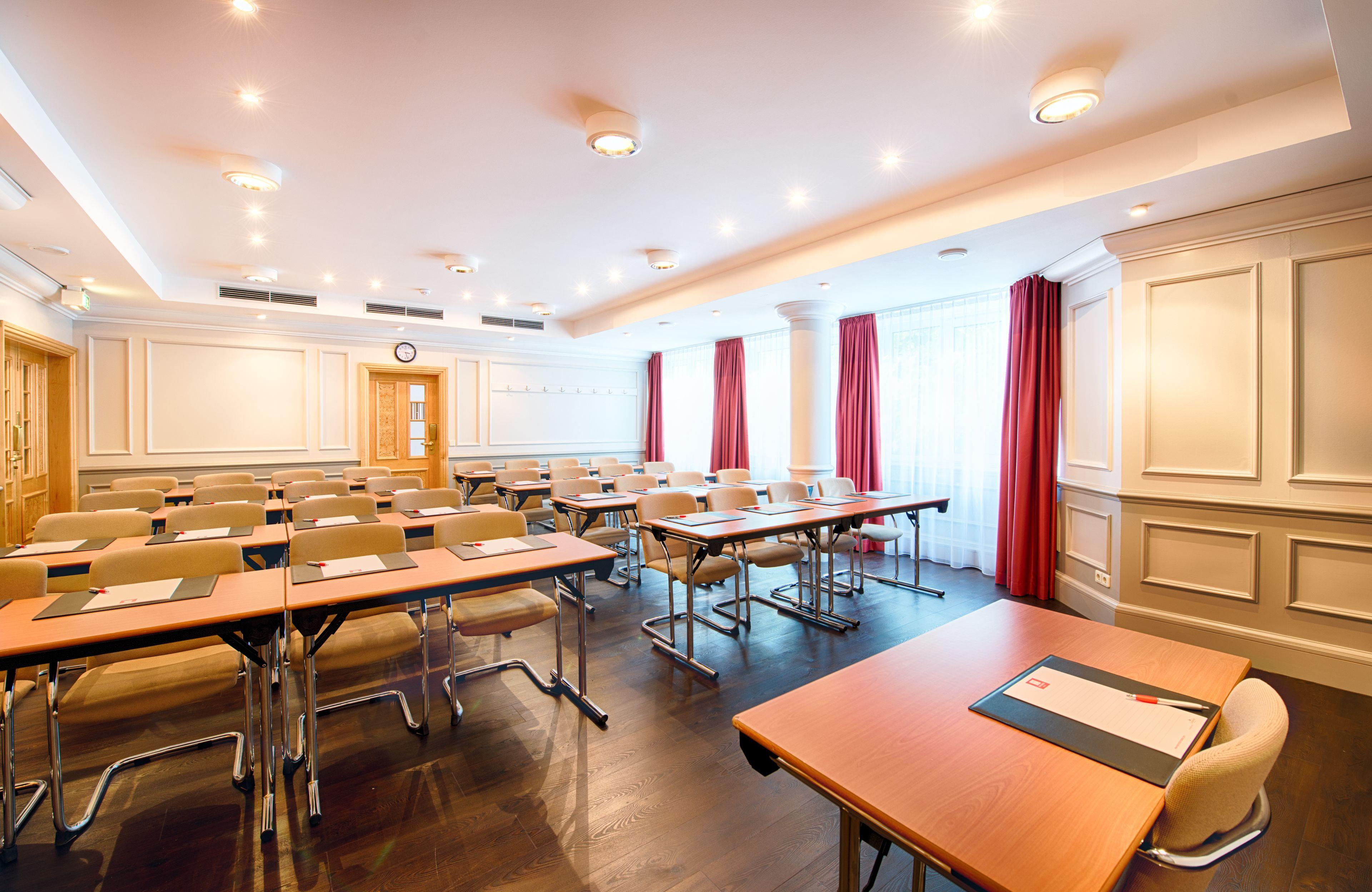 Hotel Leonardo Center 4*